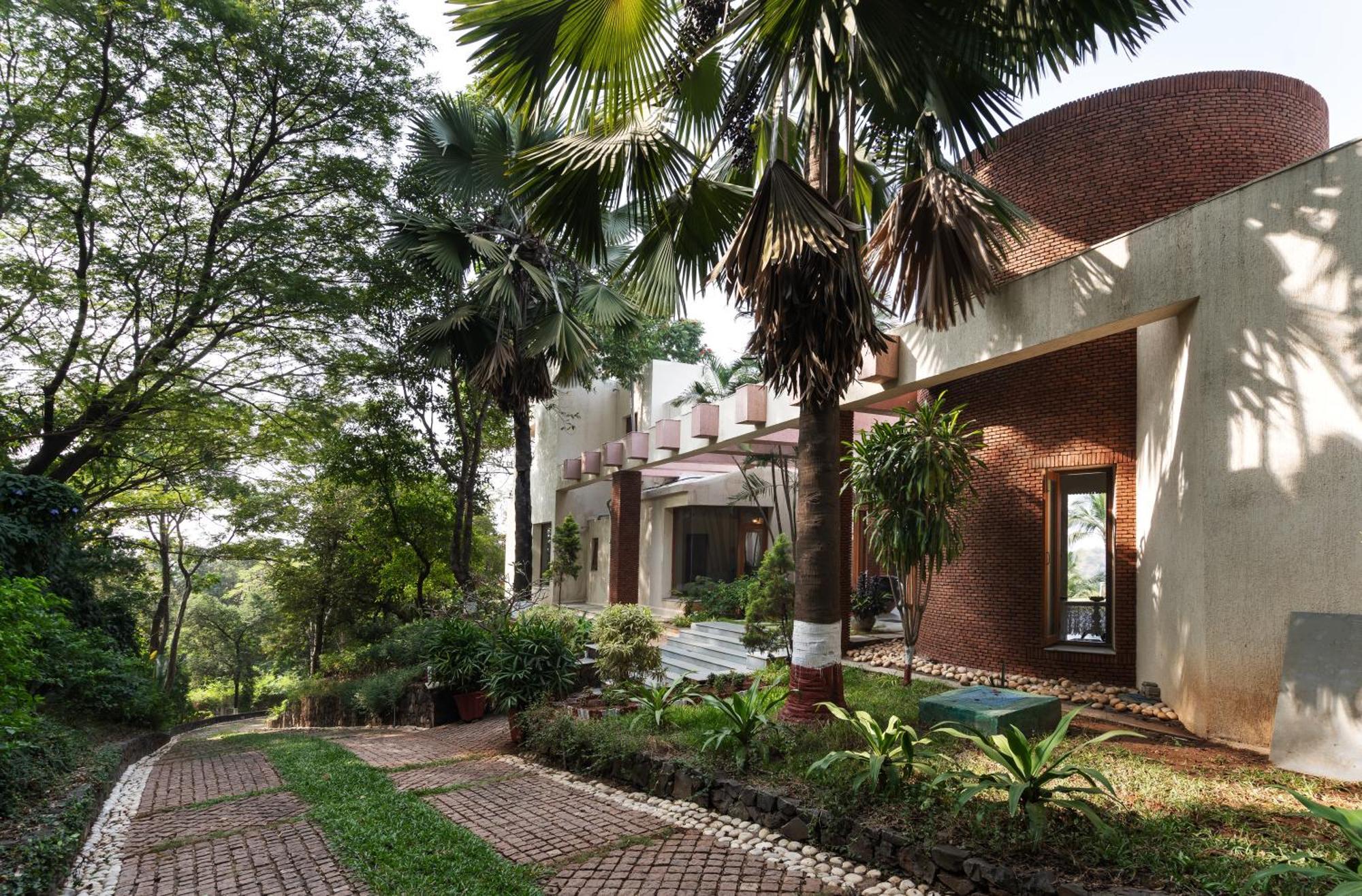 Saffronstays Pride Rock Mandve Экстерьер фото