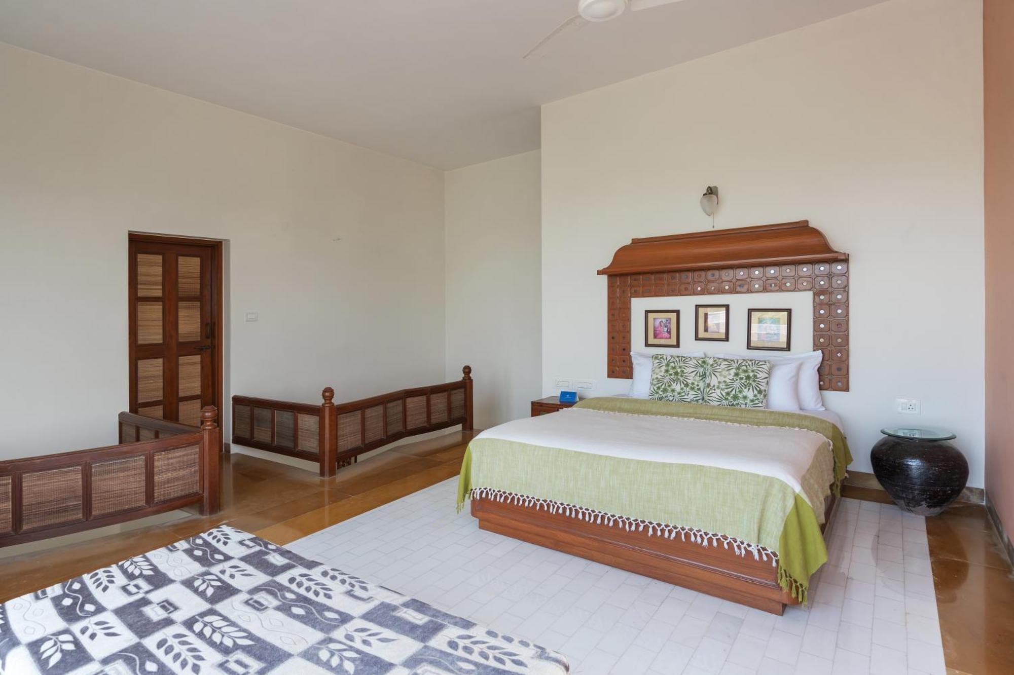 Saffronstays Pride Rock Mandve Экстерьер фото