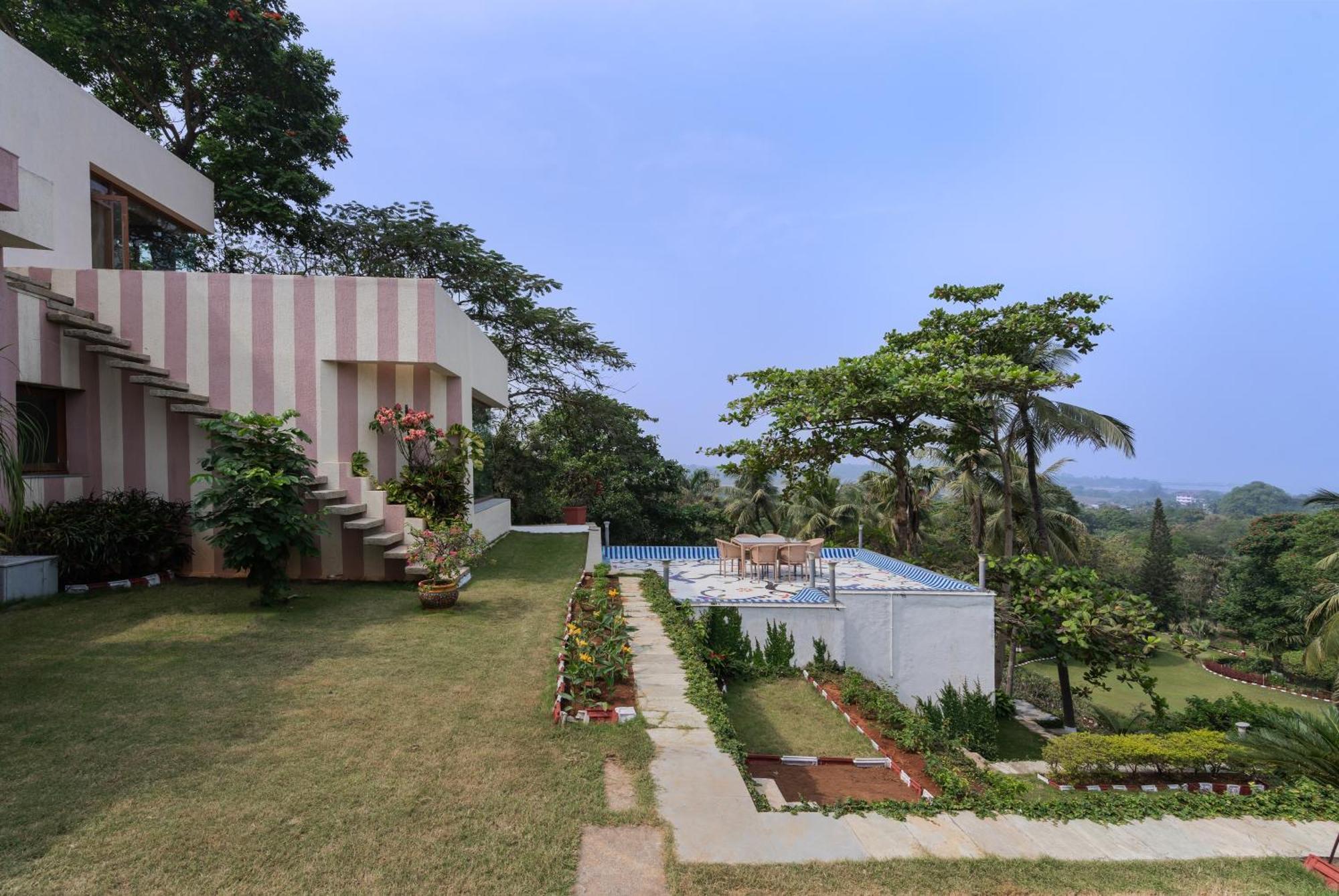 Saffronstays Pride Rock Mandve Экстерьер фото