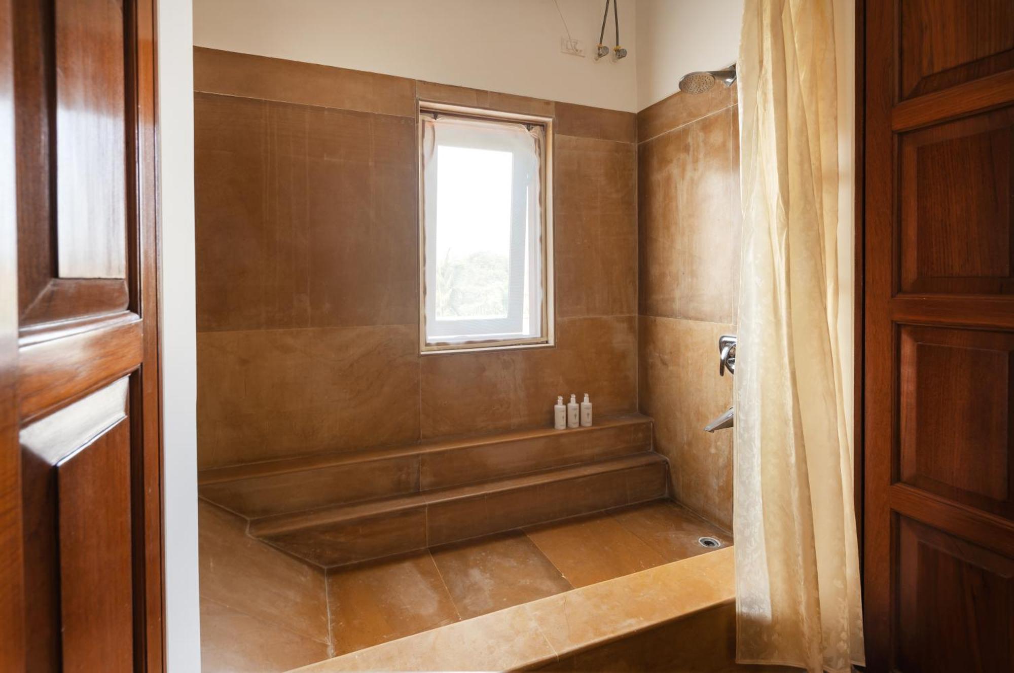 Saffronstays Pride Rock Mandve Экстерьер фото