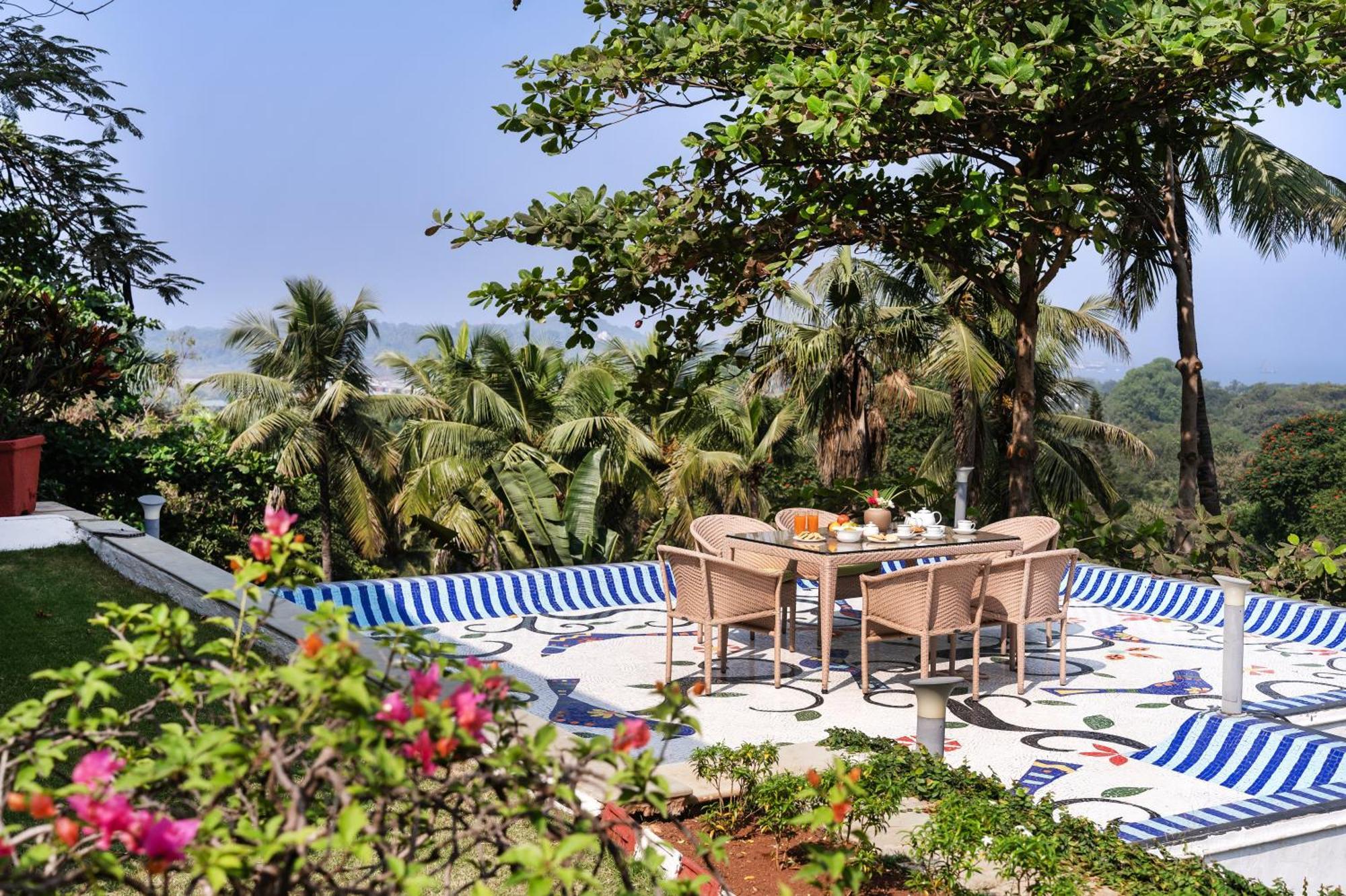 Saffronstays Pride Rock Mandve Экстерьер фото
